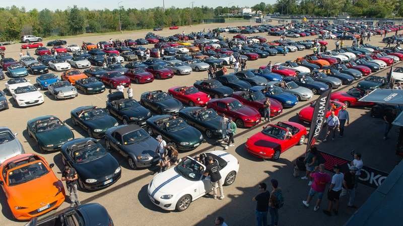 Mazda_MX-5_Guinness_World_Record_015