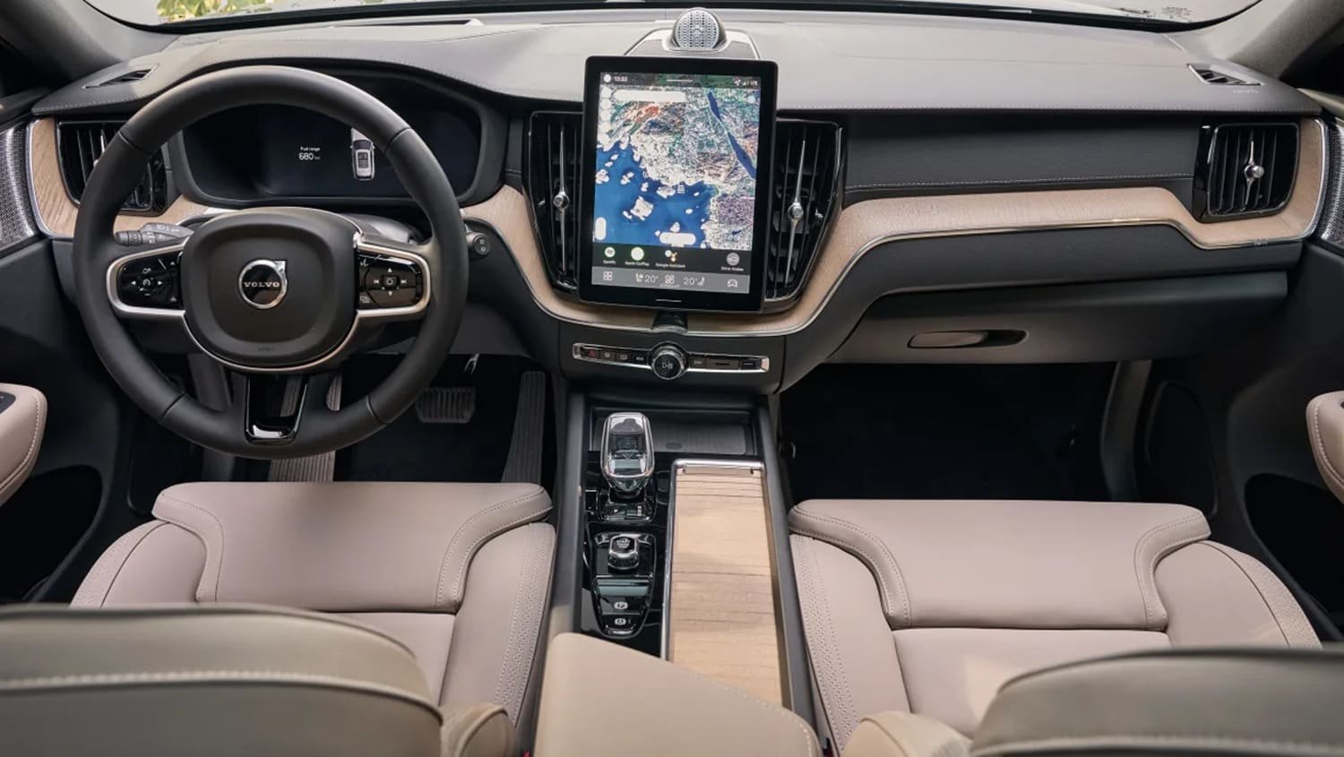 2025 Volvo XC60, yeni LED far tasarımı ve büyük ekranıyla dikkat çeken premium SUV modeli.