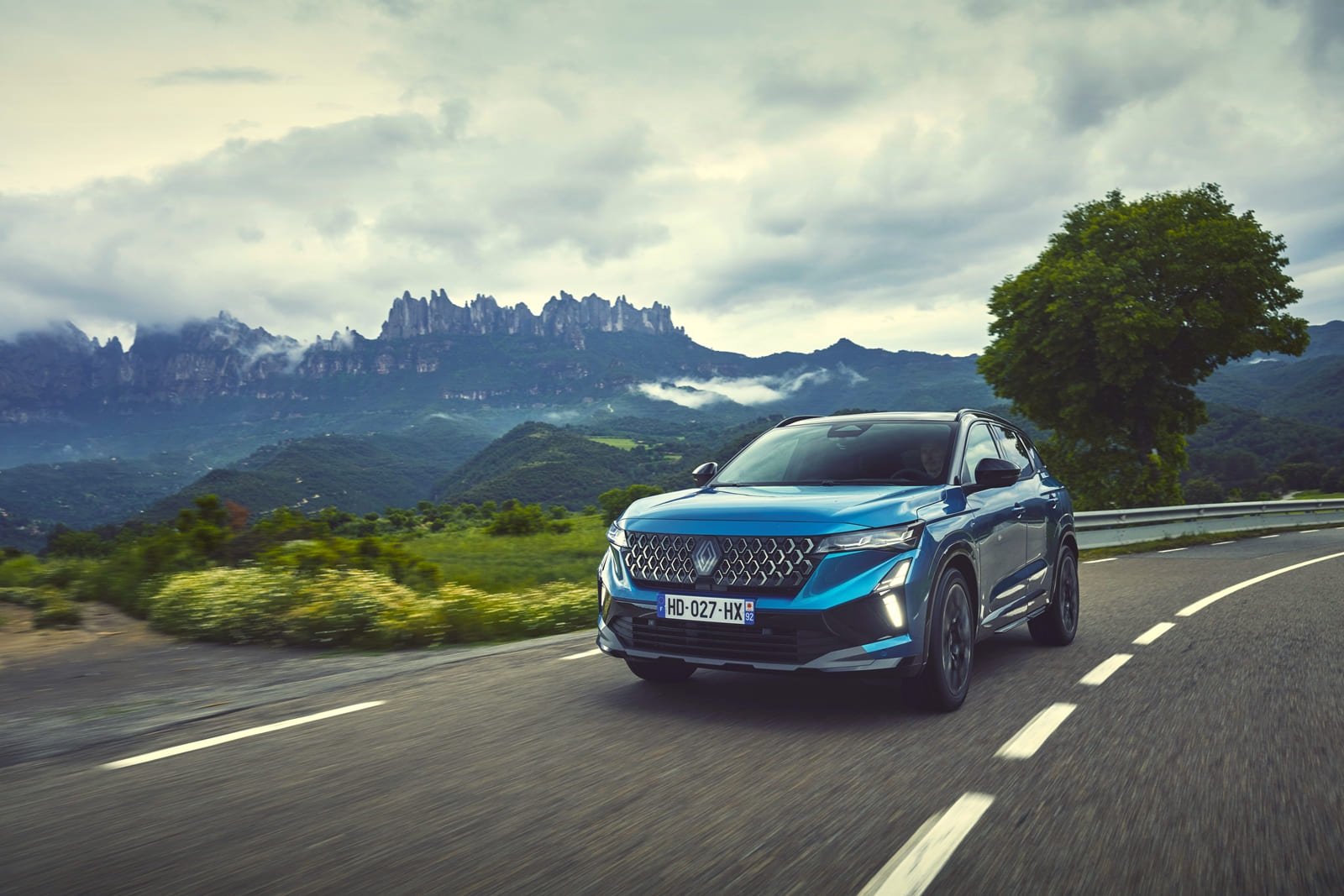 Yeni Renault Austral esprit Alpine versiyonu önden görünüm