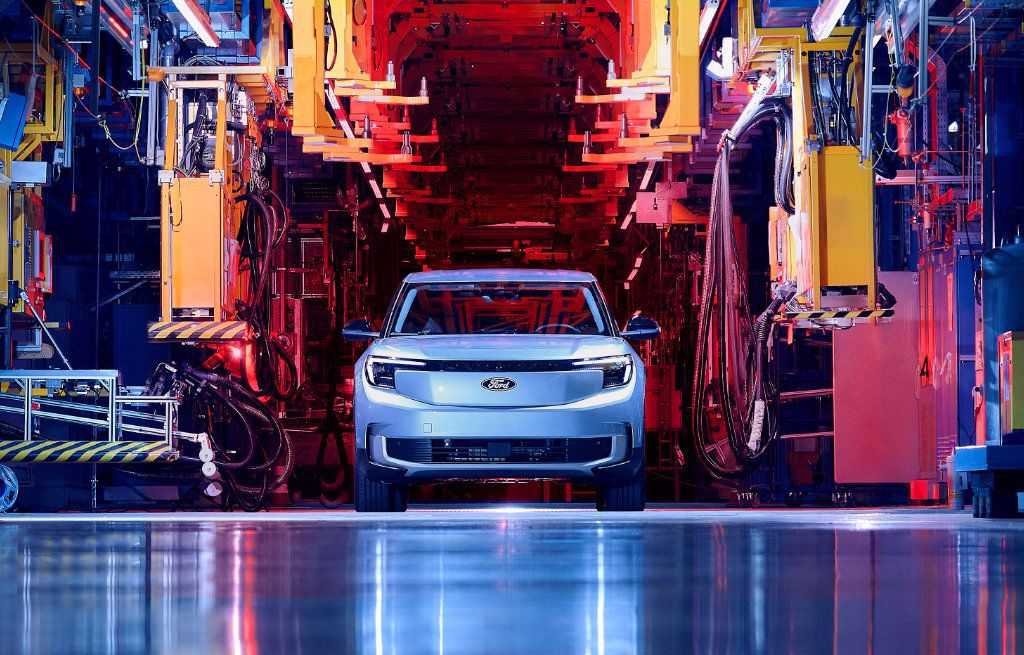 Elektrikli araç satışları yavaşladı, Ford küçülüyor